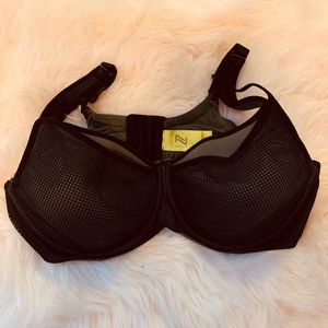 Nola (addition Elle) sports bra
